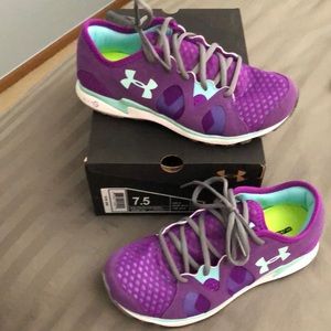Like New Women’s Under Armour Shoes